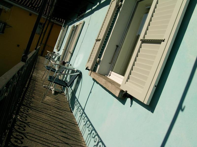 Hotel Garni Rosa Delle Alpi Gordola Exterior foto